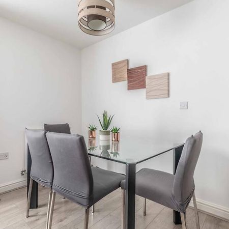 2 Bed & 2 Bath Cosy Apartment Slough- Free Parking Екстер'єр фото