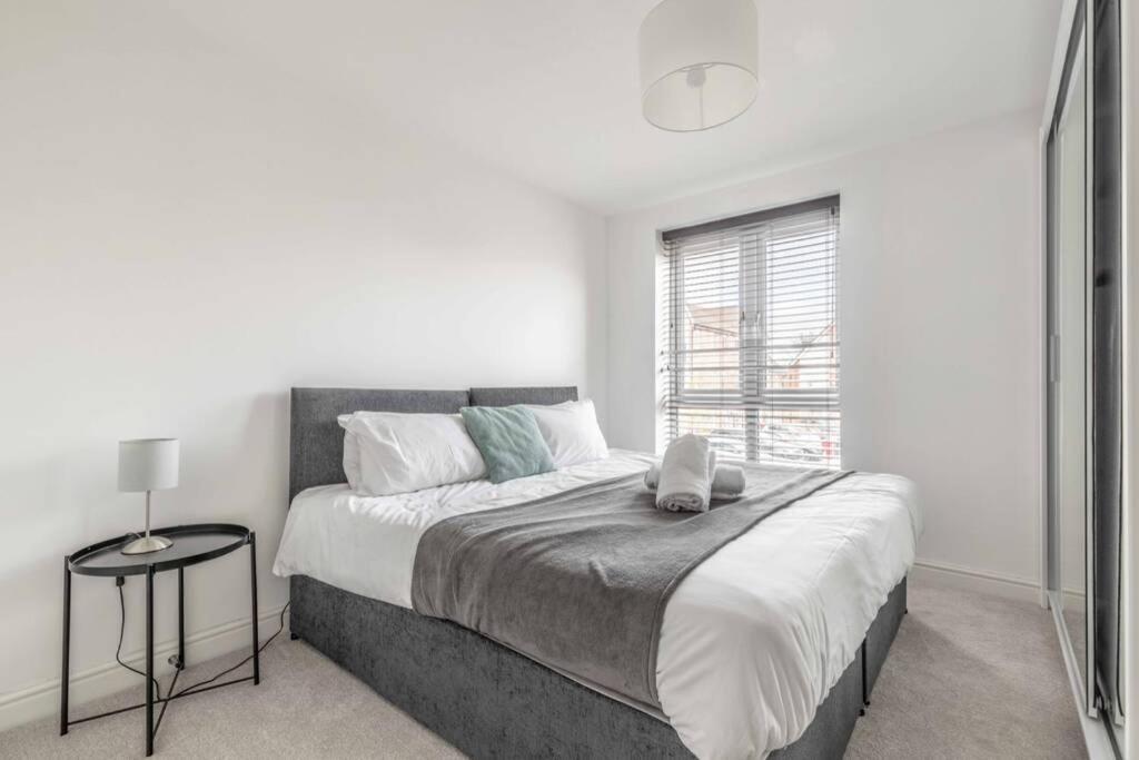 2 Bed & 2 Bath Cosy Apartment Slough- Free Parking Екстер'єр фото