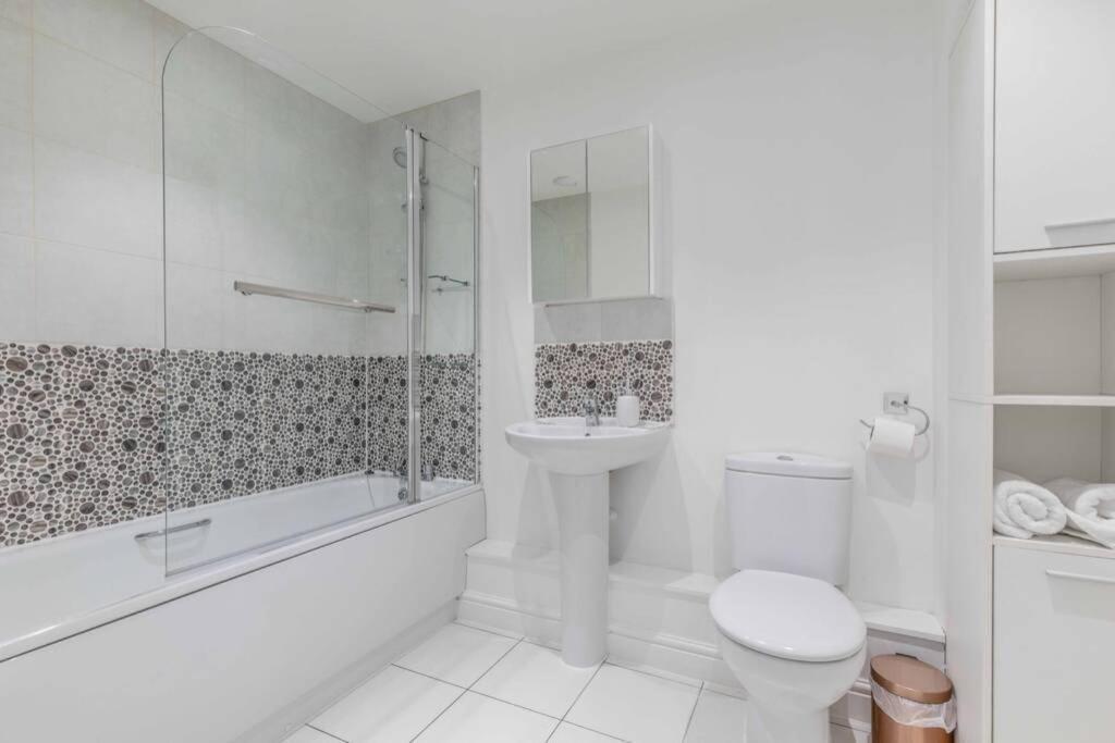 2 Bed & 2 Bath Cosy Apartment Slough- Free Parking Екстер'єр фото